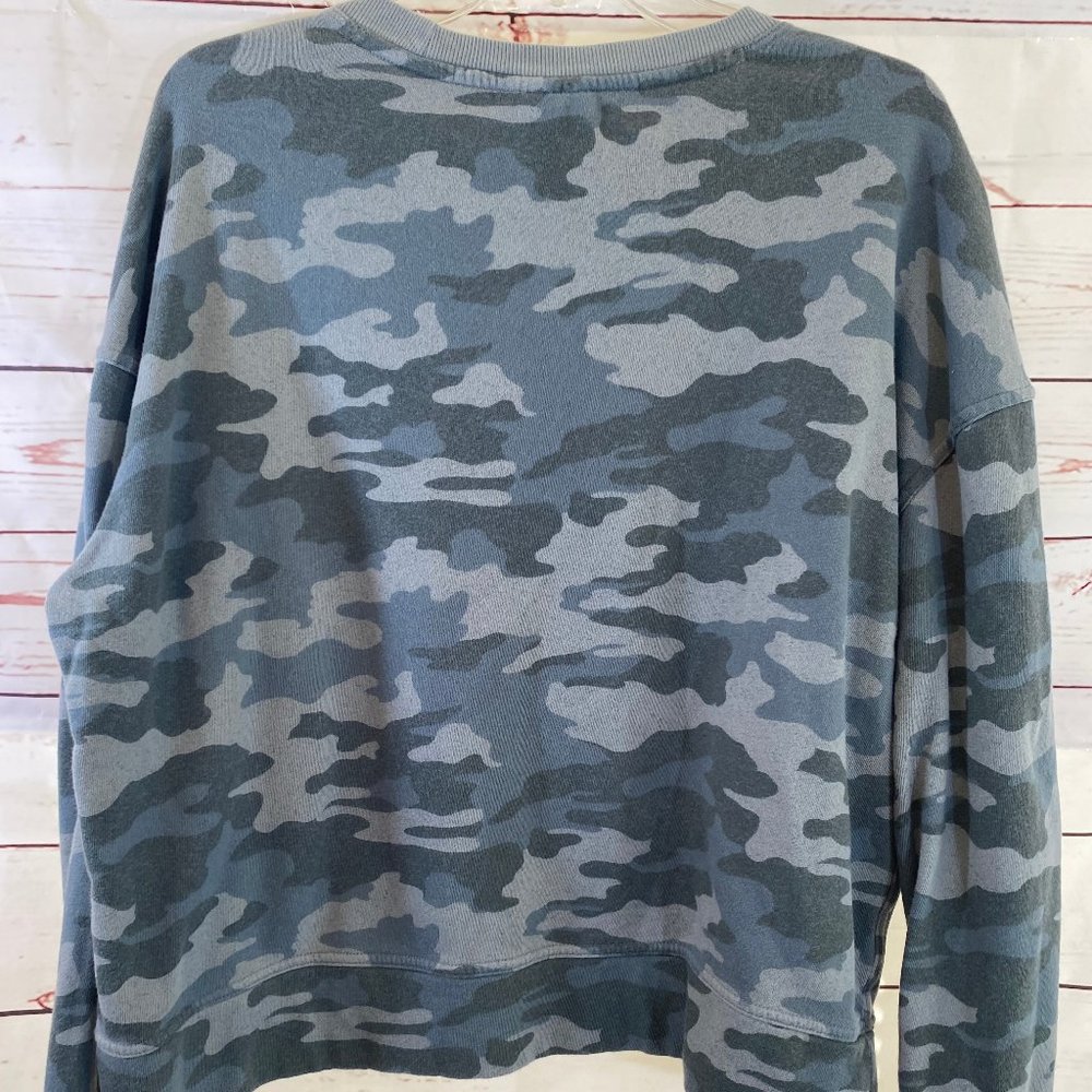 Universal Threads Boxy Camouflage Long Sleeve Top NWOT Women's Size Large - Picture 3 of 11